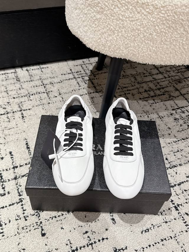 High-quality Prada 25 (latest runway casual running shoe) - This running shoe, r