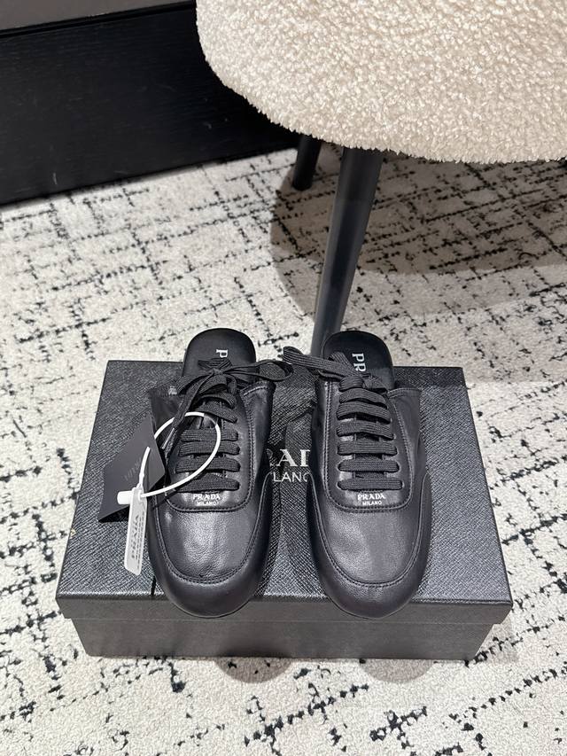 High-quality Prada 25 (latest runway casual running shoe) - This running shoe, r