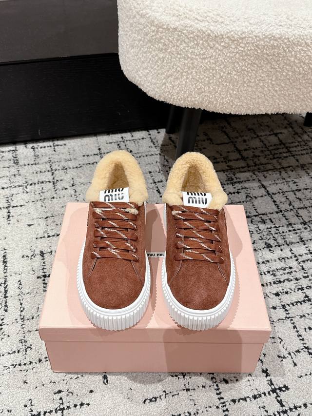 K010 Miumiu 25 Autumn/Winter New Wool Platform Biscuit Shoes A classic winter up