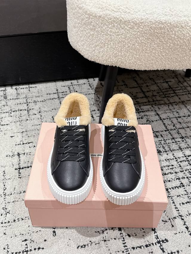 K010 Miumiu 25 Autumn/Winter New Wool Platform Biscuit Shoes A classic winter up