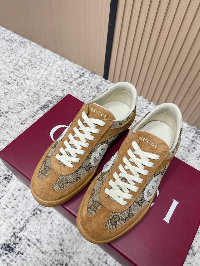 Top-tier version: Gucci latest double G couple casual sports shoes, German train
