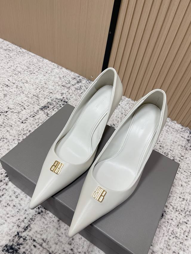 High-quality factory direct: Balenciaga Spring/Summer 2026 new Bb buckle pointed