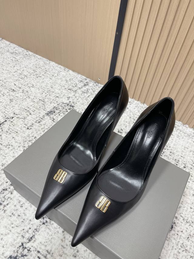 High-quality factory direct: Balenciaga Spring/Summer 2026 new Bb buckle pointed
