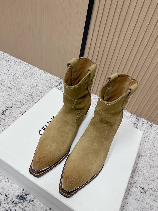 Top-tier version: Celine 2025 Autumn/Winter New British Style Retro High-Heeled