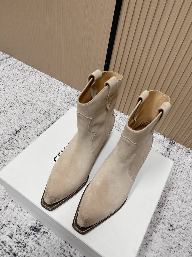 Top-tier version: Celine 2025 Autumn/Winter New British Style Retro High-Heeled