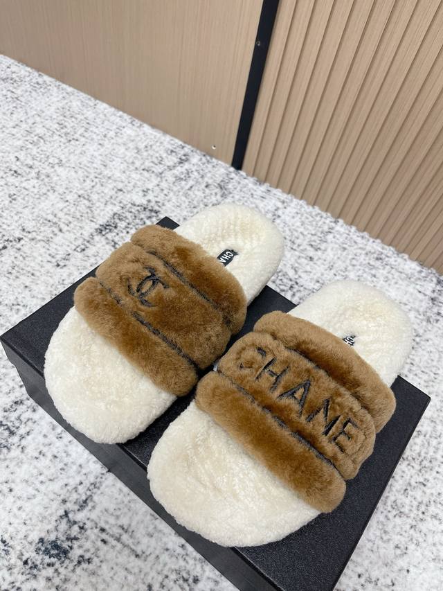 Top-tier version: Chanel 25Ss Fall/Winter New Wool Slippers. Even wearing them,