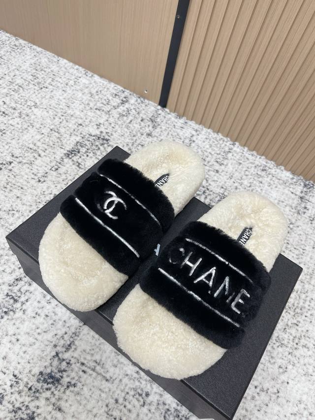 Top-tier version: Chanel 25Ss Fall/Winter New Wool Slippers. Even wearing them,