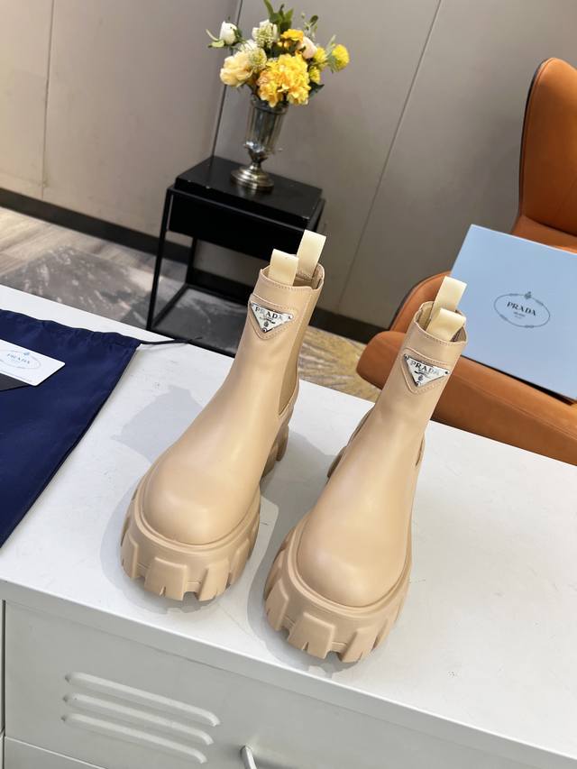 Top-tier Sss releases the Prada ankle boot series, featuring the Prada early aut