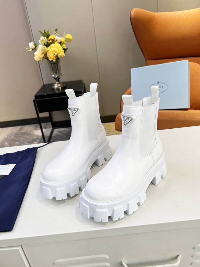 Top-tier Sss releases the Prada ankle boot collection, featuring the Prada early