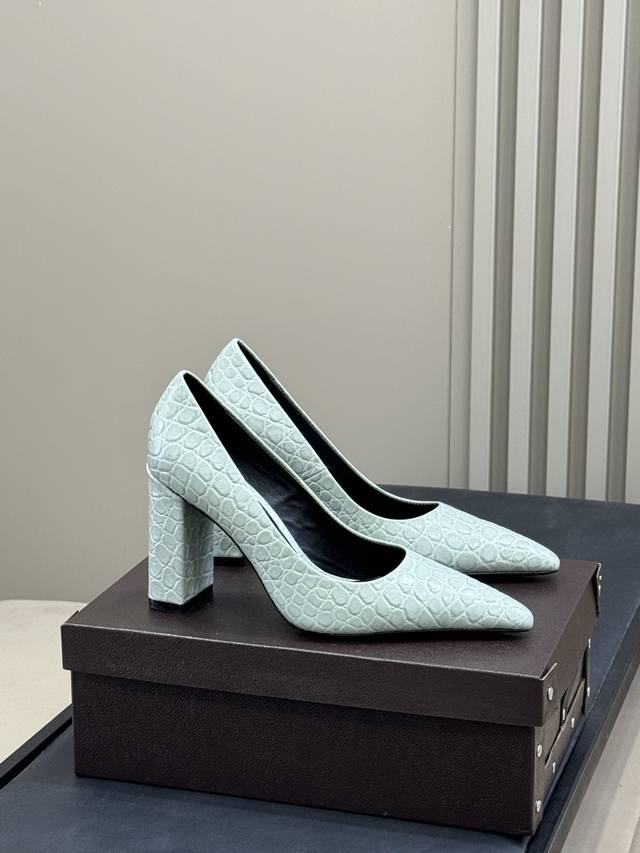 High-quality Alaia 2025 new chunky heel pointed toe single shoes (retailer quali