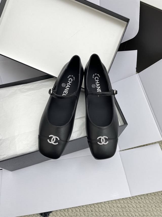 High-quality imported Chanel Mary Jane shoes in a high-end box (model 10). These
