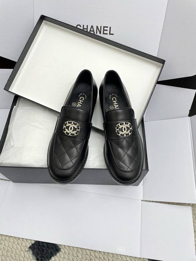 High-quality Chanel 25Ss loafers in a premium box. A new Chanel style, from the