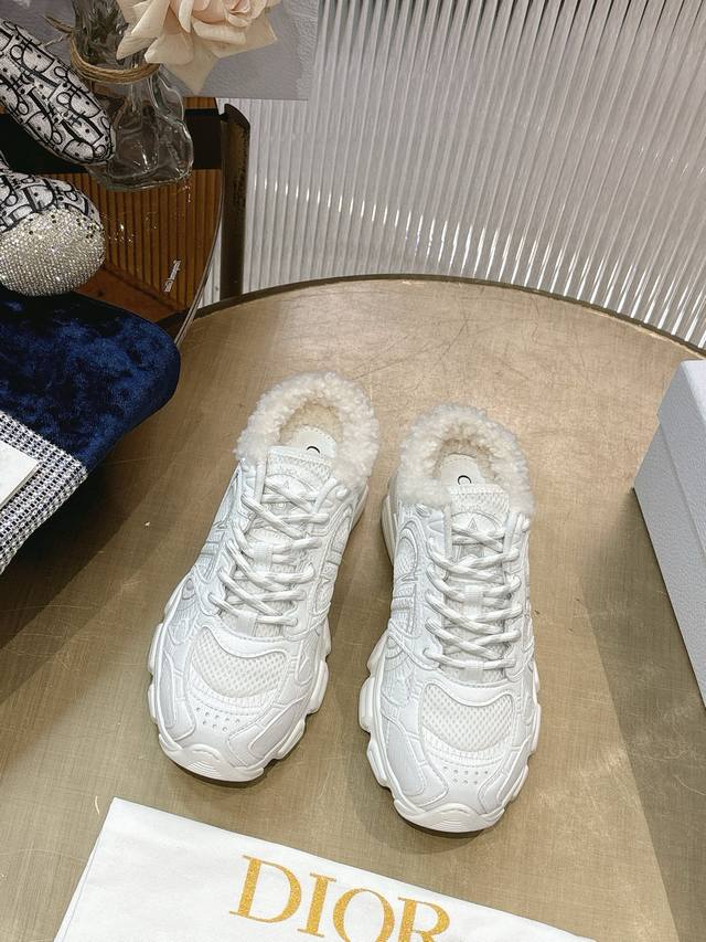 Latest Hot Item, Celebrity Style, 2025 Featured Product: The newly released Dior