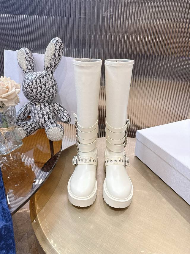 Top-quality Dior Fall/Winter 2025 combat boots, super cool and stylish. The mult