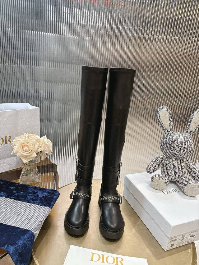 Top-quality Dior Fall/Winter 2025 combat boots, super cool and stylish. The mult