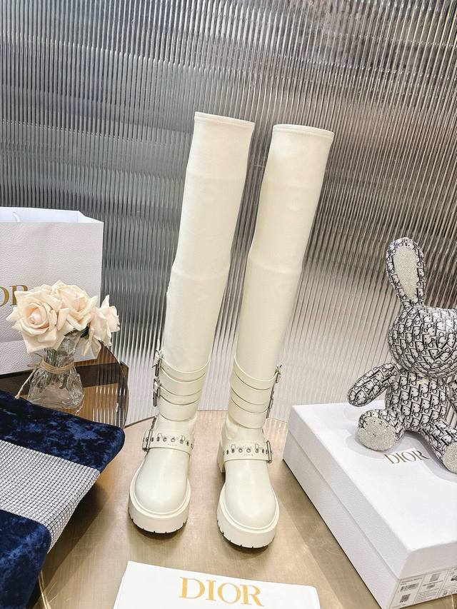 Top-quality Dior Fall/Winter 2025 combat boots, super cool and stylish. The mult