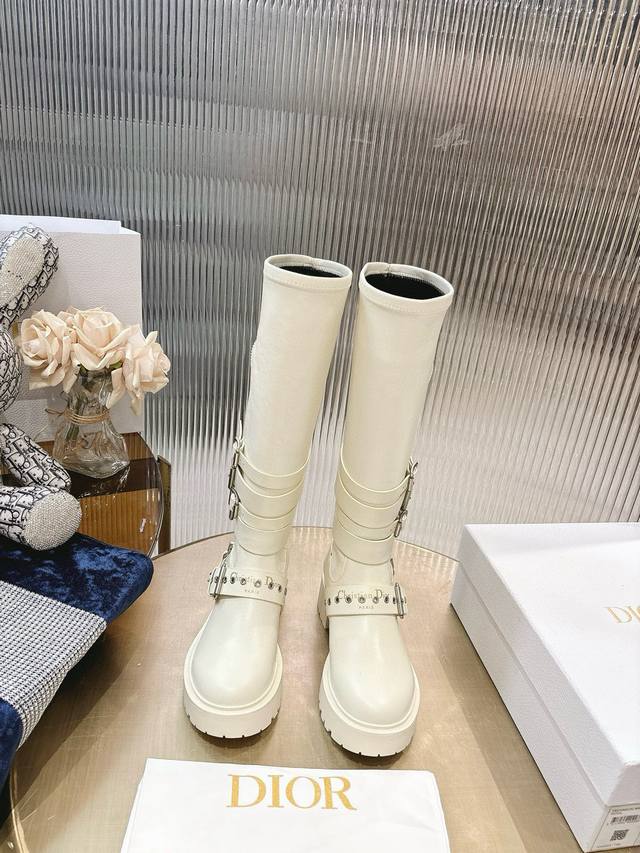 Top-quality Dior Fall/Winter 2025 combat boots, super cool and stylish. The mult