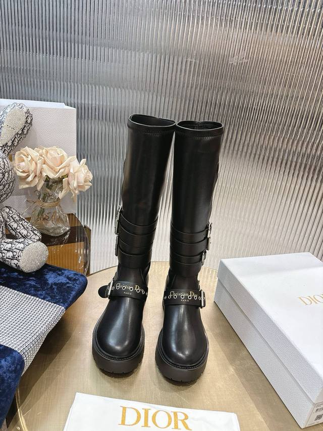 Top-quality Dior Fall/Winter 2025 combat boots, super cool and stylish. The mult