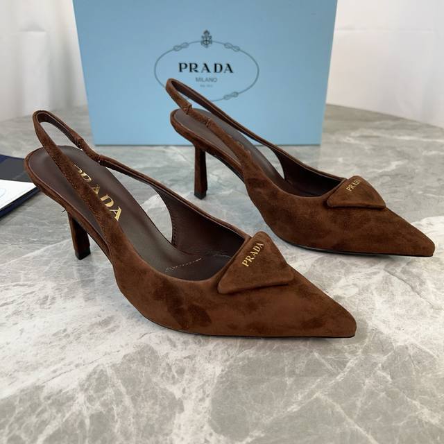 Latest P-brand shoe model. Upper: Imported suede. Lining: Super soft sheepskin l