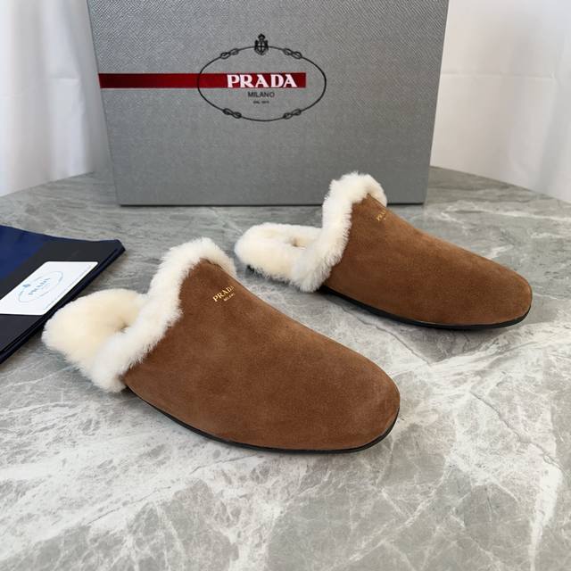 Latest P-brand model. Upper: Imported open-edge beads, high-gloss cow suede. Lin