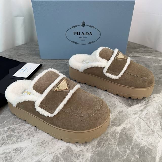 Latest P brand fleece slippers. Outer: Imported high-gloss cow suede. Lining: Im