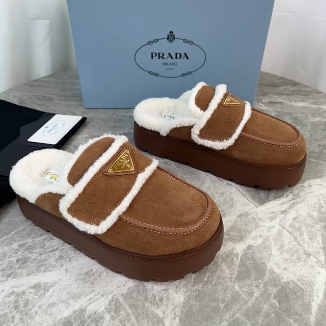 Latest P-brand fleece slippers. Outer: Imported high-gloss cow suede. Lining: Im