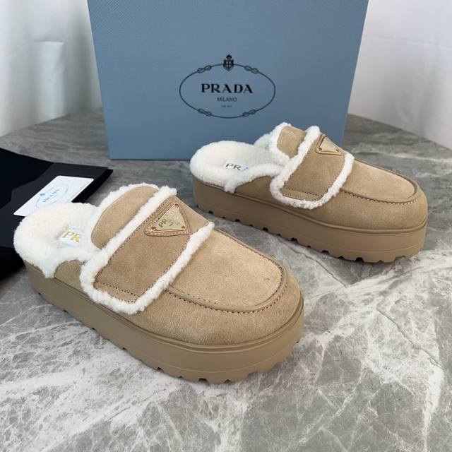 Latest P brand fleece slippers. Outer: Imported high-gloss cow suede. Lining: Im