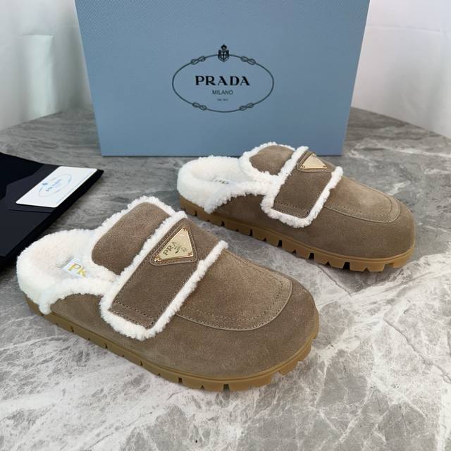 Latest P-brand fleece slippers. Outer: Imported high-gloss cow suede. Lining: Im