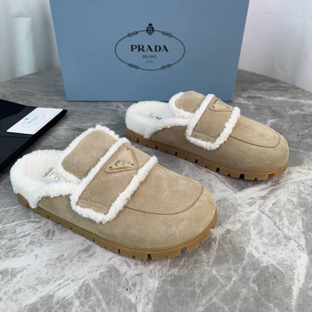 Latest P-brand fleece slippers. Outer: Imported high-gloss cow suede. Lining: Im