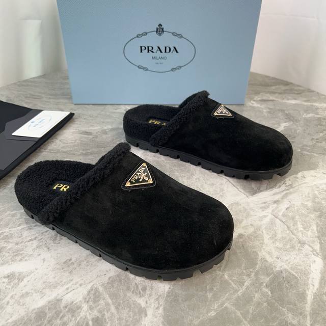 Latest P-brand fleece slippers. Outer: Imported high-gloss cow suede. Lining: Im
