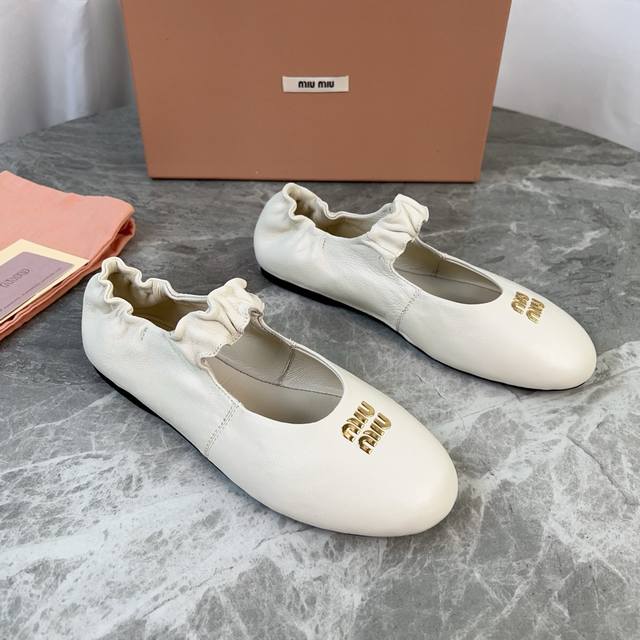 Miumiu Mary Jane Shoes Upper: Imported super soft sheepskin, high-gloss cow sued