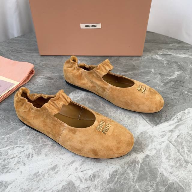 Miumiu Mary Jane Shoes Upper: Imported super soft sheepskin, high-gloss cow sued