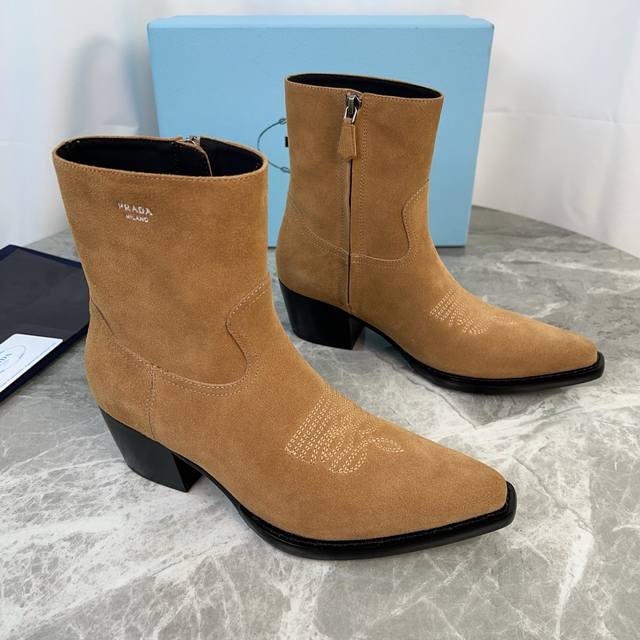 Latest P-brand shoe model. Upper: Imported split-edge beads, high-gloss cow sued