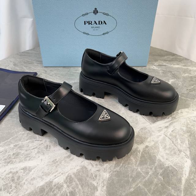 Latest P brand model. Outer surface: Imported split-edge beads, cowhide, suede.