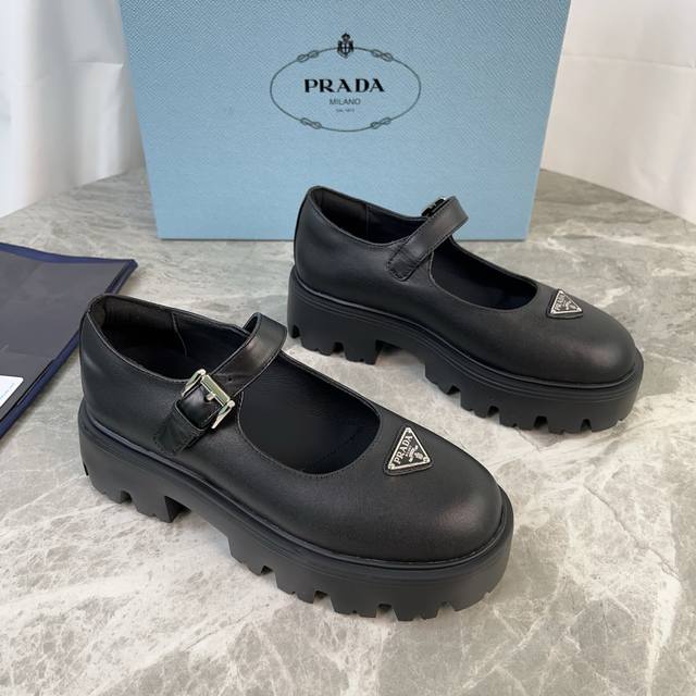 Latest P brand model. Outer surface: Imported split-edge beads, cowhide, suede.