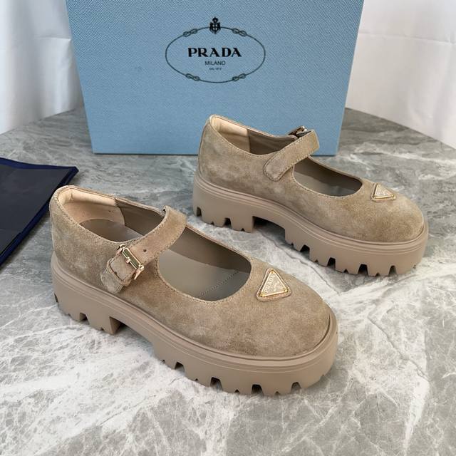 Latest P brand model. Outer surface: Imported split-edge beads, cowhide, cow sue