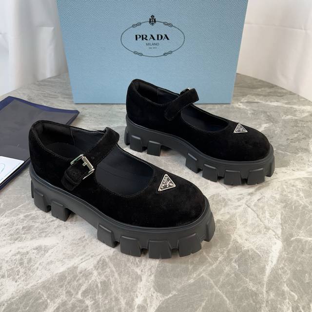 Latest P brand model. Outer surface: Imported split-edge beads, cowhide, suede.