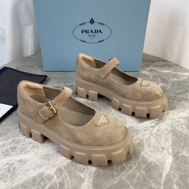 Latest P brand model. Outer surface: Imported split-edge beads, cowhide, suede.