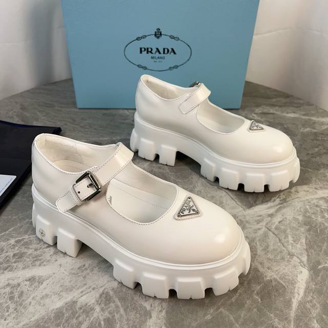 Latest model from P brand. Top: Imported split-edge beads, cowhide leather. Lini