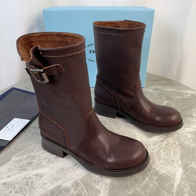 Latest P brand model. Upper: Imported vegetable-tanned cowhide. Lining: Silk cow