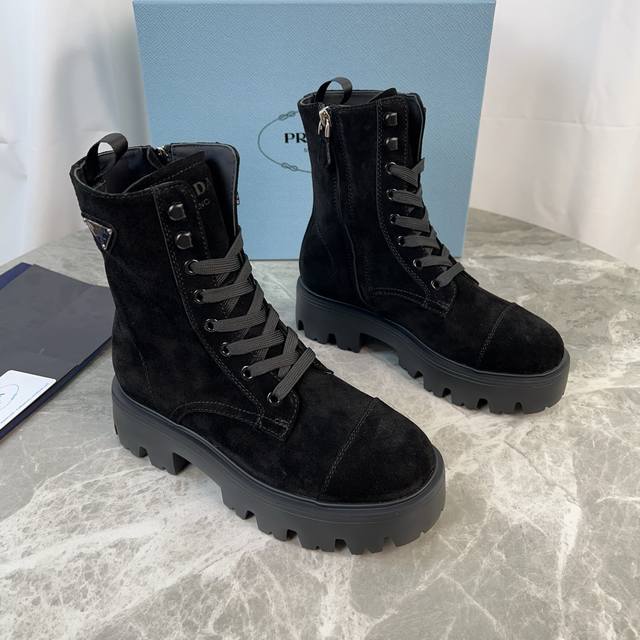 Latest P brand model. Outer: Imported full-grain cowhide, high-gloss suede. Lini