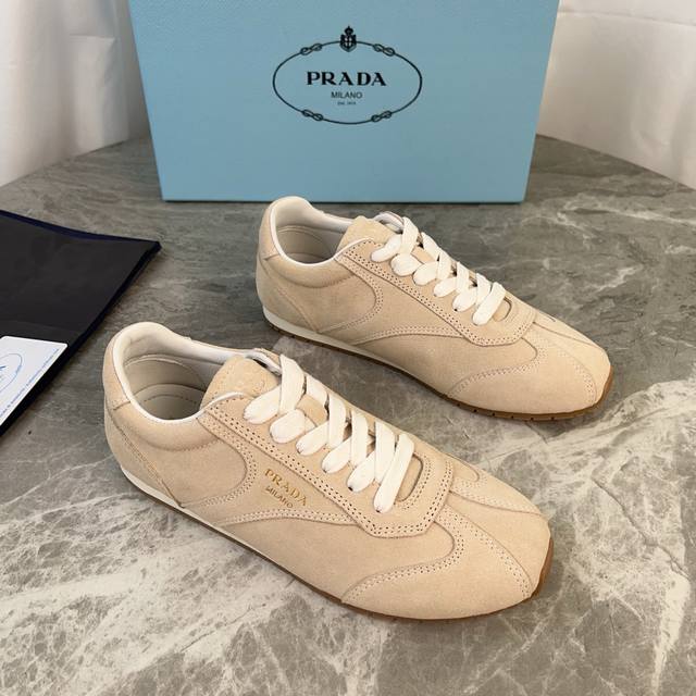 Latest P-brand German Training Shoes Upper: Imported high-gloss cow suede Lining