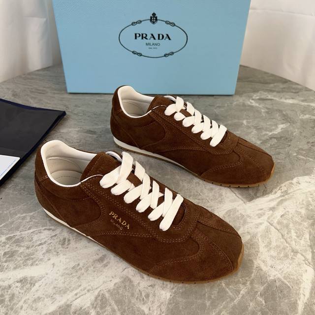 Latest P-brand German Training Shoes Upper: Imported high-gloss cow suede Lining