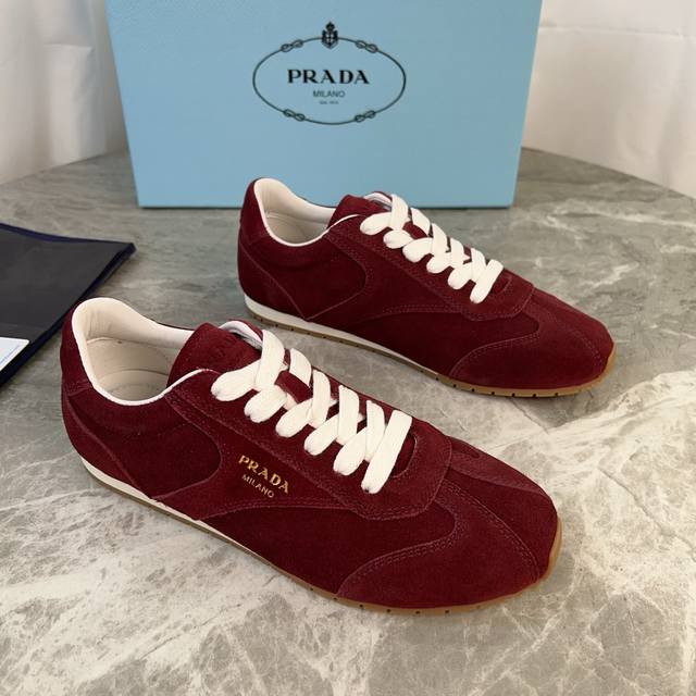 Latest P-brand German Training Shoes Upper: Imported high-gloss cow suede Lining