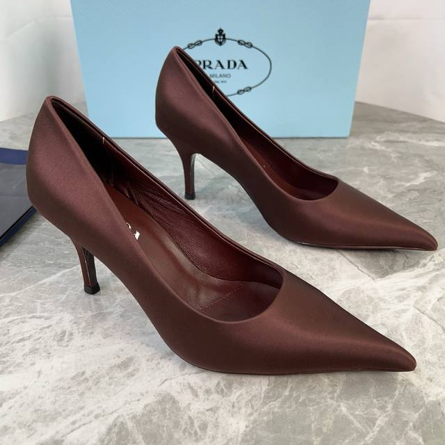 Latest top-tier version from P brand. Upper: Imported genuine silk satin. Lining