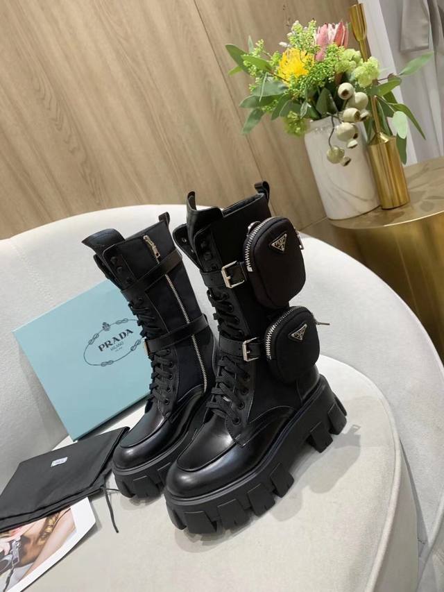 Latest and hottest Prada, with or without logo pockets. The highest quality 1:1