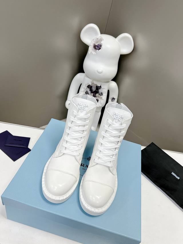 Factory Price P, Prada's early spring runway show and influencer-endorsed "Dream