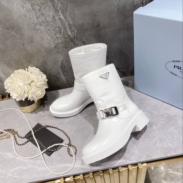 Factory Price P, Sss proudly presents Prada's latest ultra-light fashion series