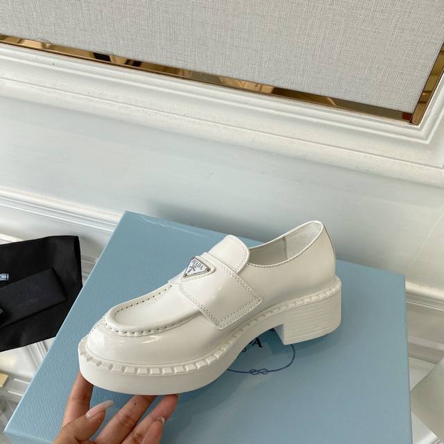 Laputa Autumn/Winter New Style Black Open-Toe Red Sole Thick Casual Leather Shoe