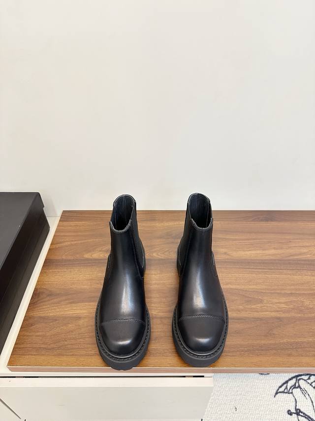 Chanel 24K New Chelsea Boots Autumn/Winter Runway Style, Super Flattering and Ve